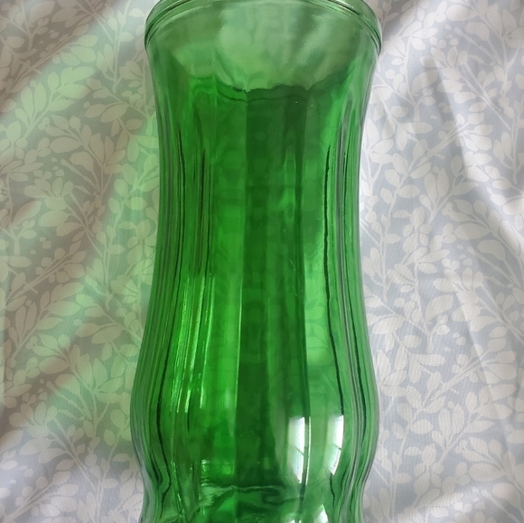 VINTAGE MCM Emerald Green Hoosier Glass Vase9" tall. - Picture 1 of 7